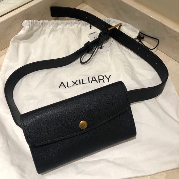 Aritzia Handbags - Aritzia belt bag with tags